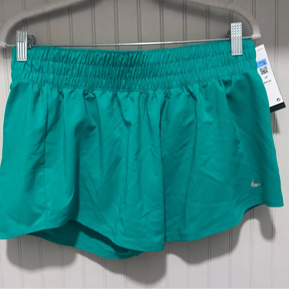 Nike Women’s Teal Athletic Skort with Silver Swoosh